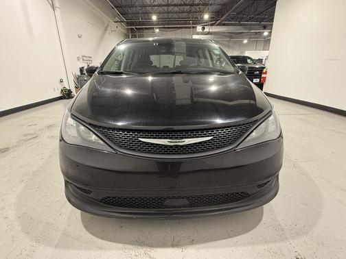 2024 Chrysler Voyager LX