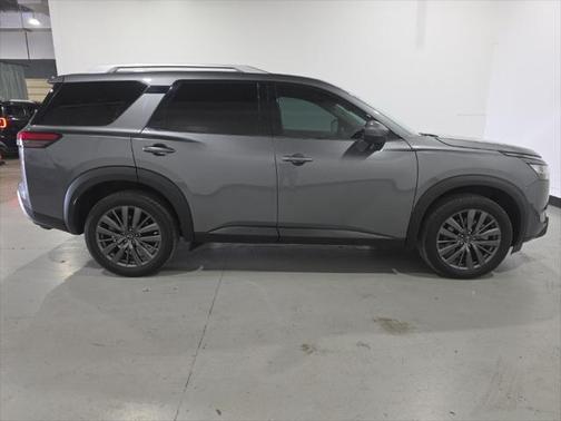 2022 Nissan Pathfinder SL 4WD