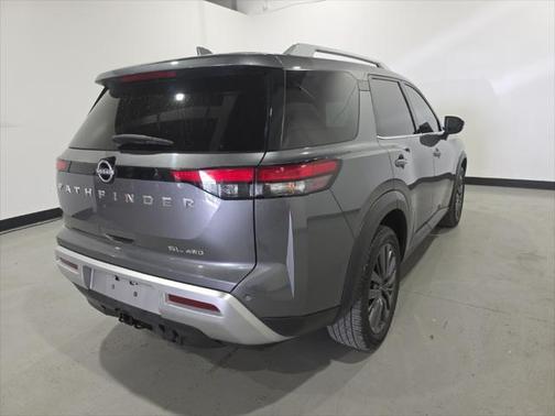 2022 Nissan Pathfinder SL 4WD