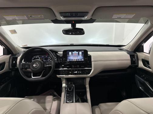 2022 Nissan Pathfinder SL 4WD