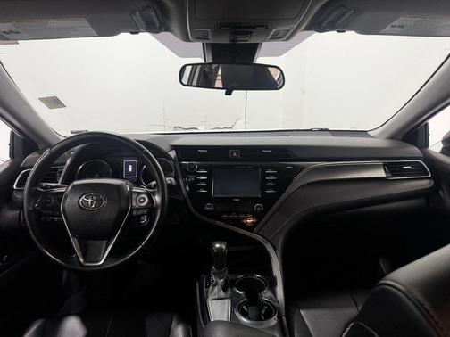 Super White 2020 Toyota Camry SE