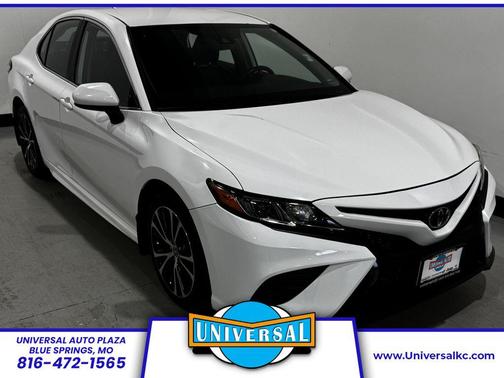 Super White 2020 Toyota Camry SE