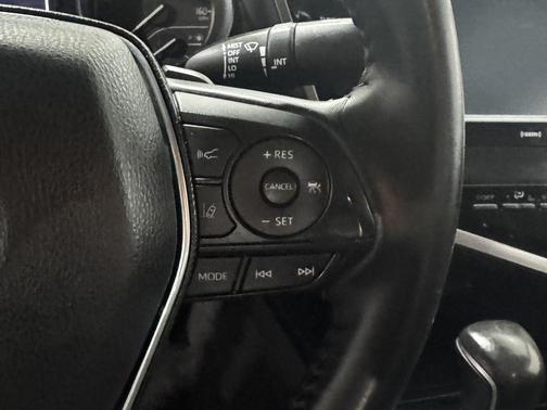 Super White 2020 Toyota Camry SE