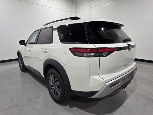 2022 Nissan Pathfinder SV 4WD