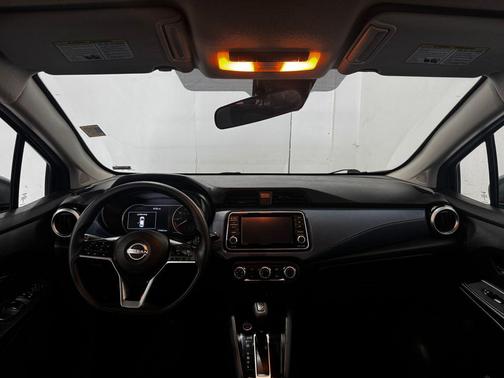 Gun Metallic 2025 Nissan Versa 1.6 SV