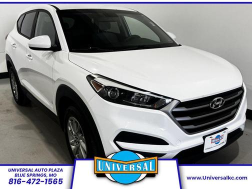 Dazzling White 2018 Hyundai TUCSON SE
