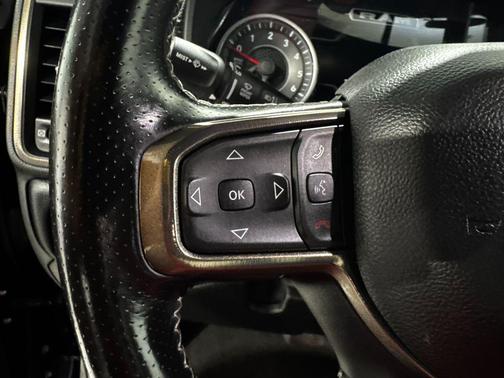 Diamond Black Crystal Pearlcoat 2022 RAM 1500 Sport