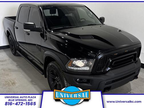 Diamond Black Crystal Pearlcoat 2022 RAM 1500 Classic SLT