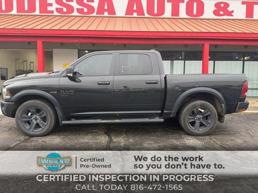 Diamond Black Crystal Pearlcoat 2022 RAM 1500 Classic SLT