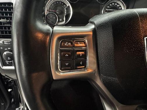 Diamond Black Crystal Pearlcoat 2022 RAM 1500 Classic SLT