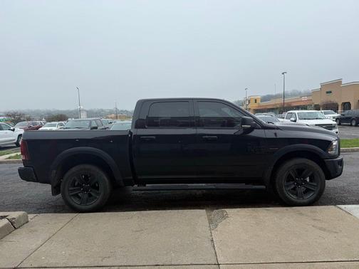 Diamond Black Crystal Pearlcoat 2022 RAM 1500 Classic SLT