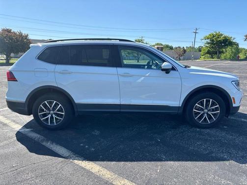 White 2020 Volkswagen Tiguan 2.0T SE 4MOTION