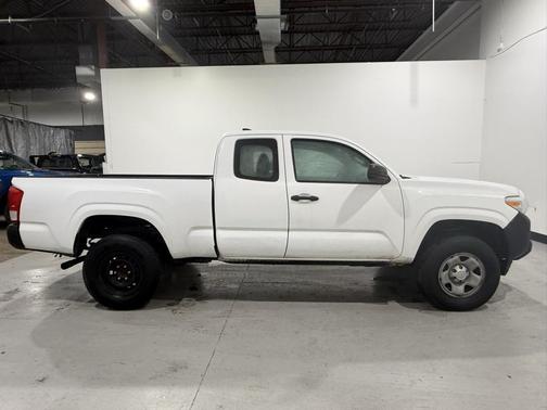 2016 Toyota Tacoma SR