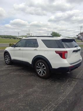 White 2022 Ford Explorer ST-Line