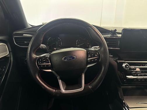 White 2022 Ford Explorer ST-Line