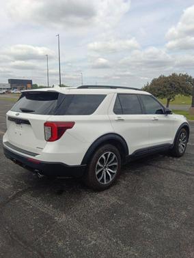 White 2022 Ford Explorer ST-Line