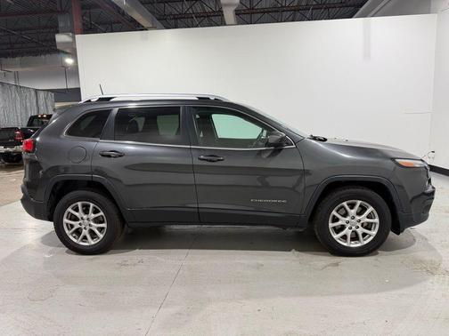 Granite Crystal Metallic Clearcoat 2017 Jeep Cherokee Latitude