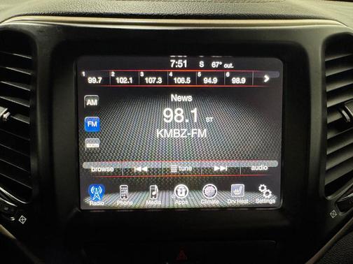 Granite Crystal Metallic Clearcoat 2017 Jeep Cherokee Latitude