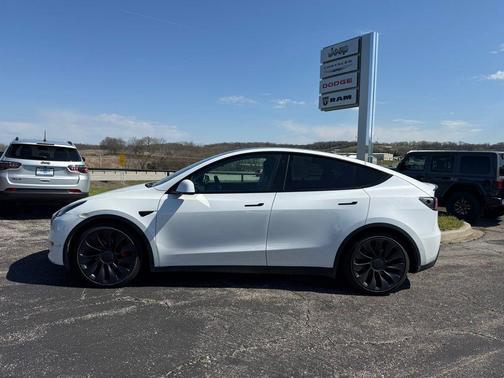 White 2022 Tesla Model Y Performance Dual Motor All-Wheel Drive