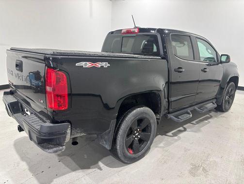 Black 2022 Chevrolet Colorado LT