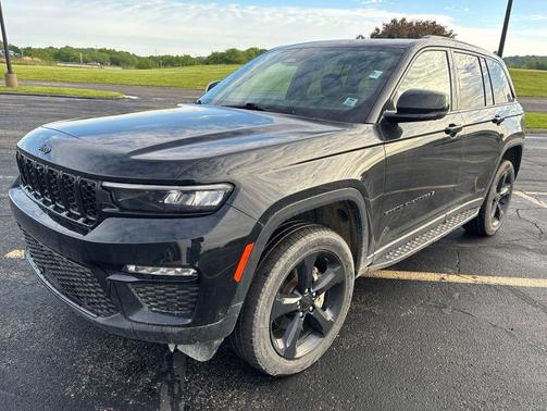 Diamond Black Crystal Pearlcoat 2024 Jeep Grand Cherokee Limited