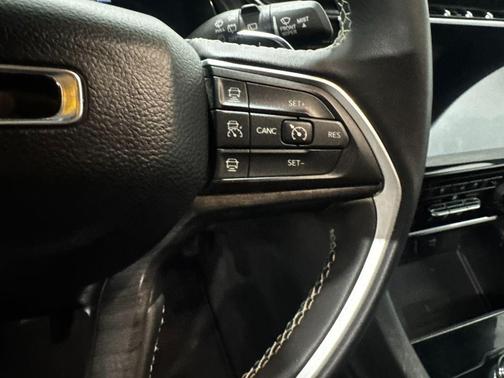 Diamond Black Crystal Pearlcoat 2024 Jeep Grand Cherokee Limited