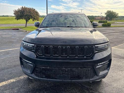 Diamond Black Crystal Pearlcoat 2024 Jeep Grand Cherokee Limited