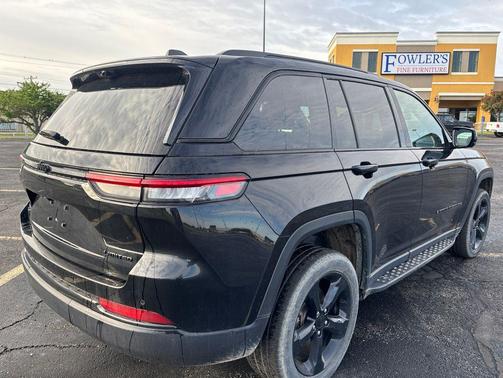 Diamond Black Crystal Pearlcoat 2024 Jeep Grand Cherokee Limited