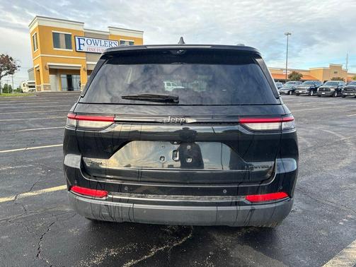 Diamond Black Crystal Pearlcoat 2024 Jeep Grand Cherokee Limited