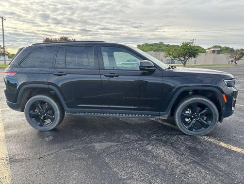 Diamond Black Crystal Pearlcoat 2024 Jeep Grand Cherokee Limited