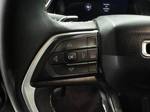 Diamond Black Crystal Pearlcoat 2024 Jeep Grand Cherokee Limited
