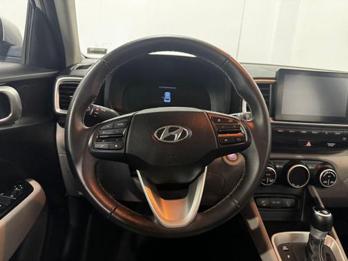 Shimmering Silver 2025 Hyundai VENUE SEL
