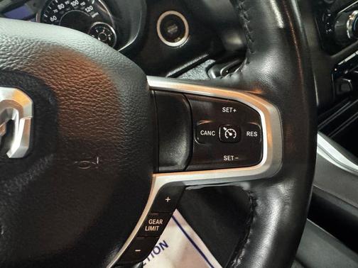 Diamond Black Crystal Pearlcoat 2022 RAM 1500 Big Horn/Lone Star