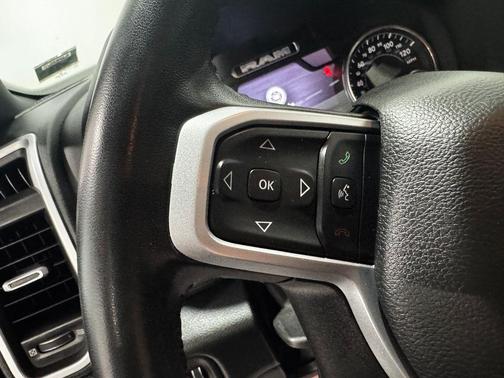 Diamond Black Crystal Pearlcoat 2022 RAM 1500 Big Horn/Lone Star