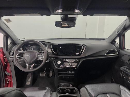 Red Hot Pearlcoat 2025 Chrysler Pacifica L