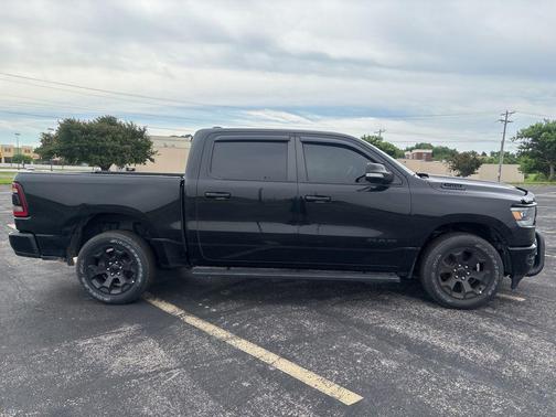 Diamond Black Crystal Pearlcoat 2022 RAM 1500 Sport