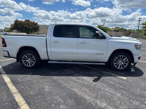 Ivory White Tri-Coat Pearlcoat 2022 RAM 1500 Laramie