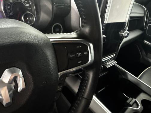Ivory White Tri-Coat Pearlcoat 2022 RAM 1500 Laramie