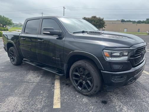 Diamond Black Crystal Pearlcoat 2020 RAM 1500 Laramie