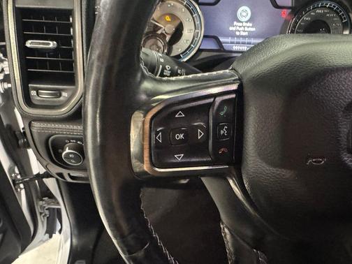 Ivory White Tri-Coat Pearlcoat 2019 RAM 1500 Limited