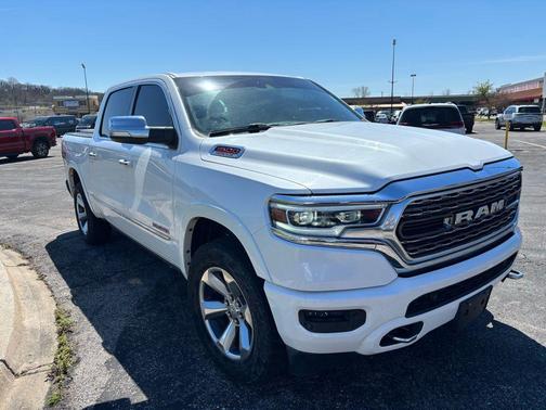 Ivory White Tri-Coat Pearlcoat 2019 RAM 1500 Limited