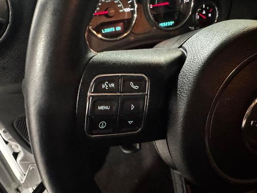 Bright White Clearcoat 2015 Jeep Wrangler Unlimited Sport