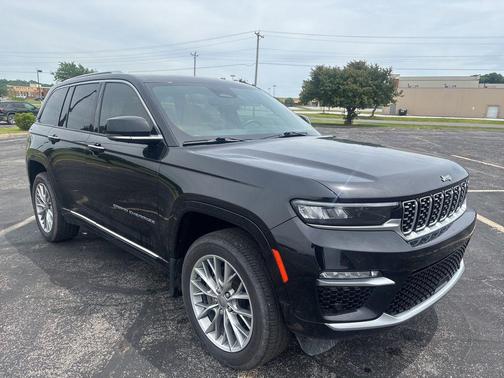 Diamond Black Crystal Pearlcoat 2022 Jeep Grand Cherokee Summit