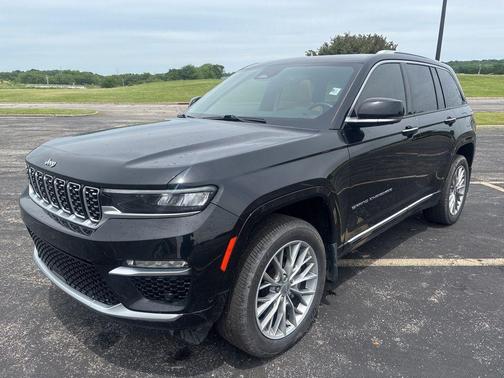 Diamond Black Crystal Pearlcoat 2022 Jeep Grand Cherokee Summit