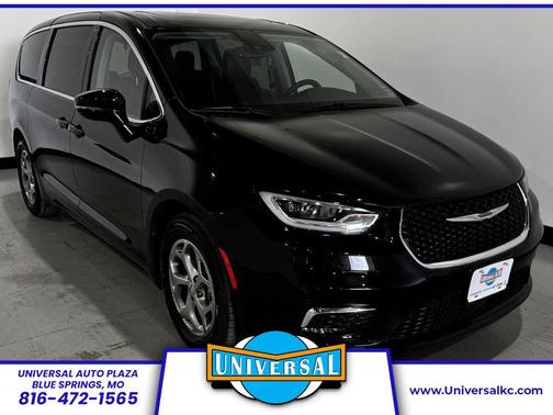 Diamond Black Crystal Pearlcoat 2024 Chrysler Pacifica Limited