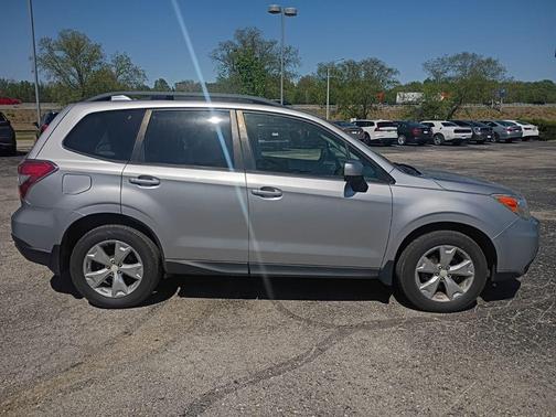 Ice Silver Metallic 2016 Subaru Forester 2.5i Premium