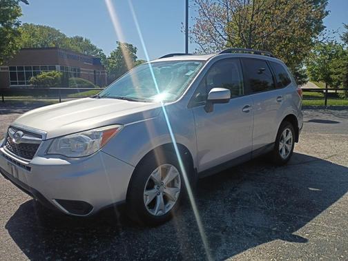 Ice Silver Metallic 2016 Subaru Forester 2.5i Premium