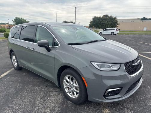 Ceramic Gray Clearcoat 2023 Chrysler Pacifica Touring L