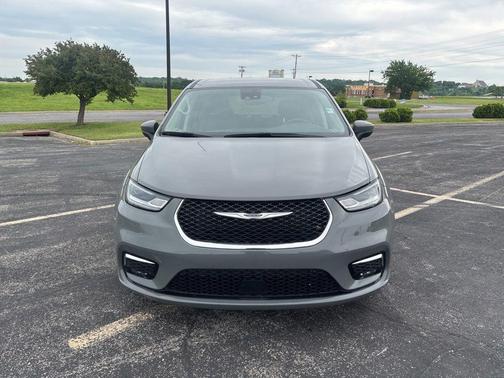 Ceramic Gray Clearcoat 2023 Chrysler Pacifica Touring L