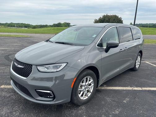 Ceramic Gray Clearcoat 2023 Chrysler Pacifica Touring L